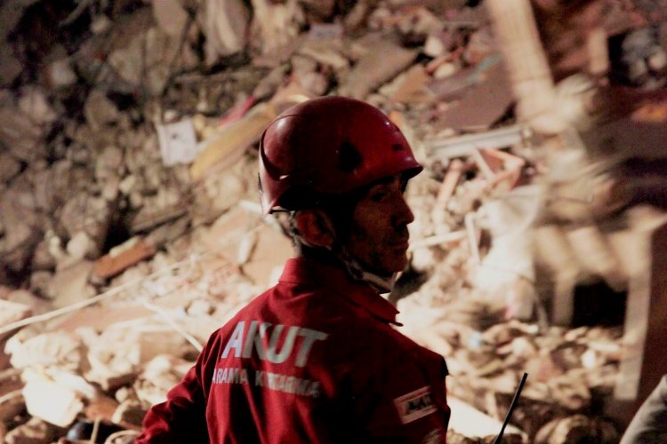 AKUT ‘Marmara depremi’ anısına nöbette
