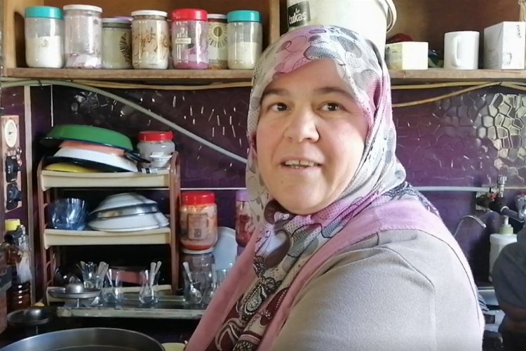 Bilecik Pazaryeri’nde kadın kahvehaneci takdir topluyor