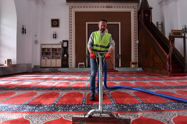Bursa Osmangazi’nin camilerinde Ramazan temizliği