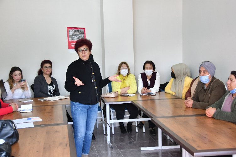İzmir Narlıdereli kadınlar haklarını öğreniyor