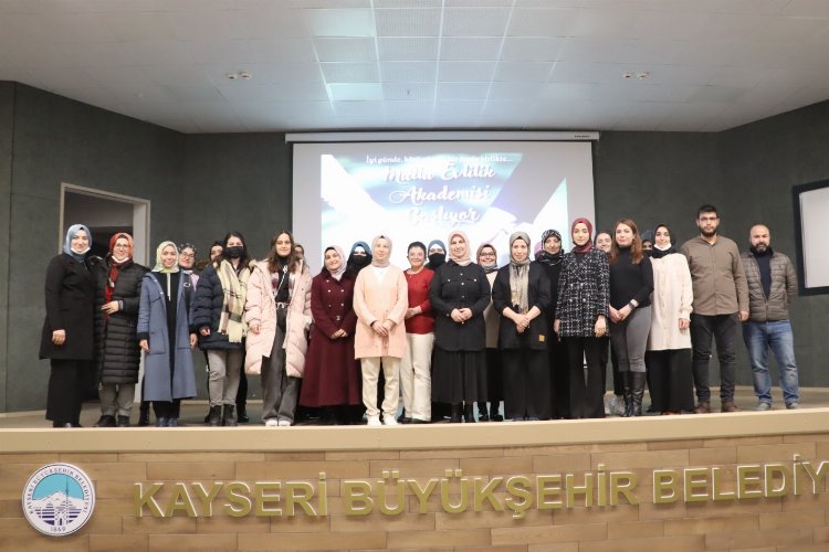 Kayseri Büyükşehir’in ‘Mutlu Evlilik Akademisi’ tam not aldı