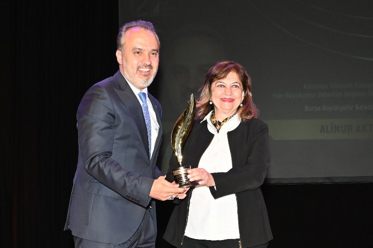 Bursa Büyükşehir Belediye Başkanı Aktaş’a ‘yılın başkanı’ ödülü