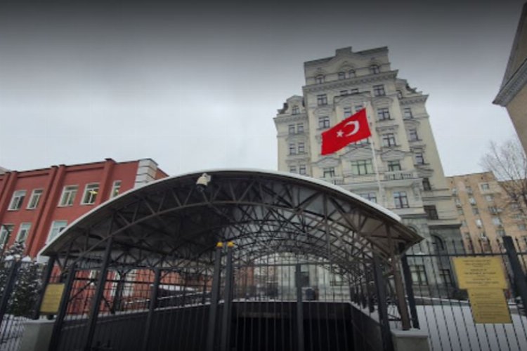Türk Büyükelçiliği Kiev’e geri döndü