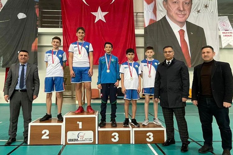 Bursa’da badmintonda Osmangazi başarısı