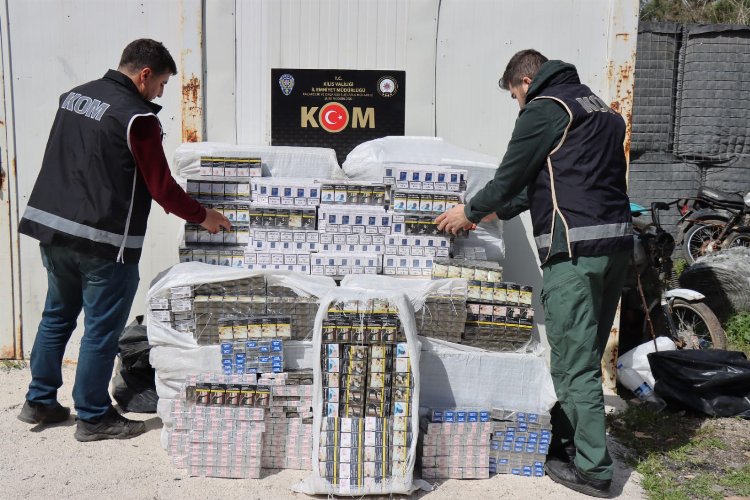 Kilis’te bir araçta 7 bin 500 paket gümrük kaçağı sigara ele geçirildi