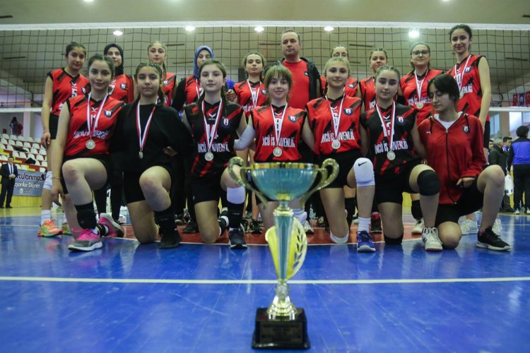 Sivas’ta Liseler Arası Voleybol Turnuvası sona erdi