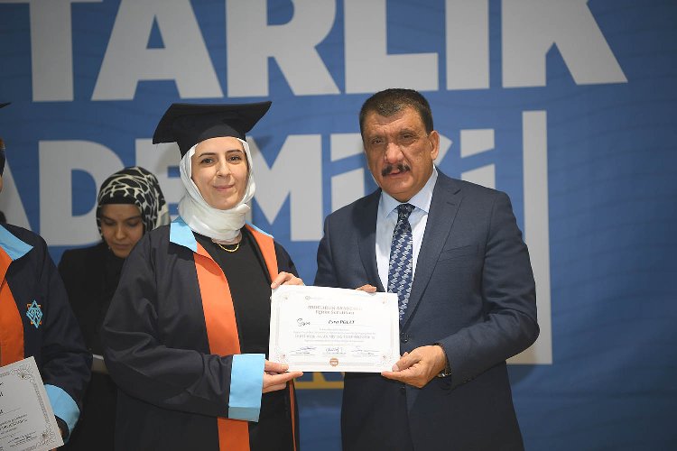 Malatya’da sertifikalarını Başkan Gürkan’dan alan muhtarlar kep attı