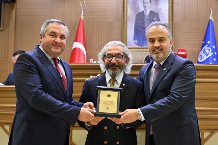 Bursa’da ayın vatandaşı ödülü Dr. Hüsamettin Olgun’a