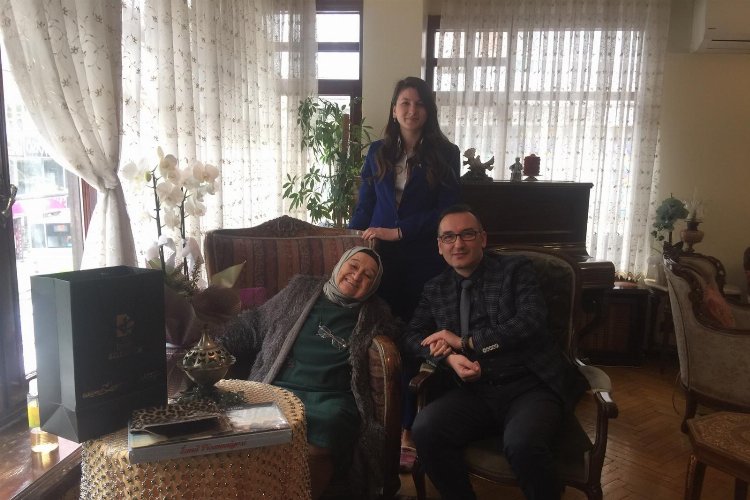 İzmit Belediyesi Kocaeli Barosu’nun en yaşlı ve en genç avukatını da unutmadı