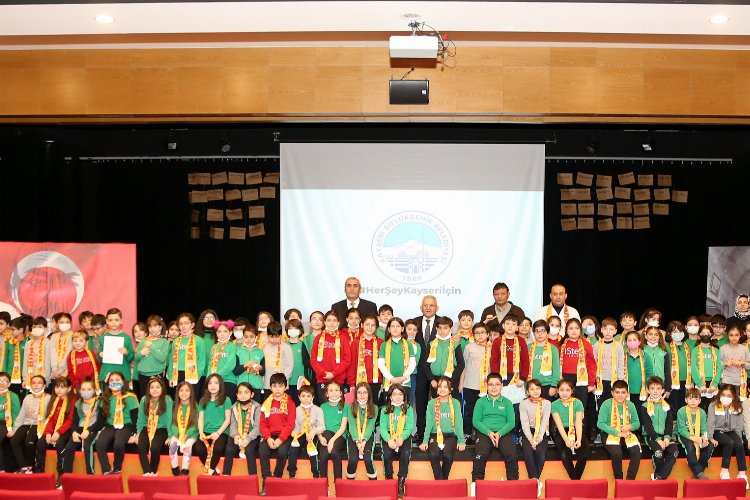 Kayseri’de Başkan Büyükkılıç minik öğrencilerle bir araya geldi