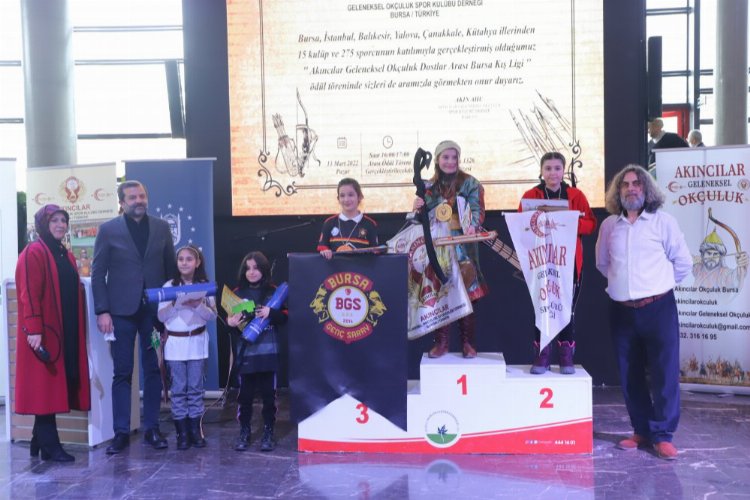 Bursa’nın başarılı okçuları Fetih Müzesi’nde ödüllerini aldı