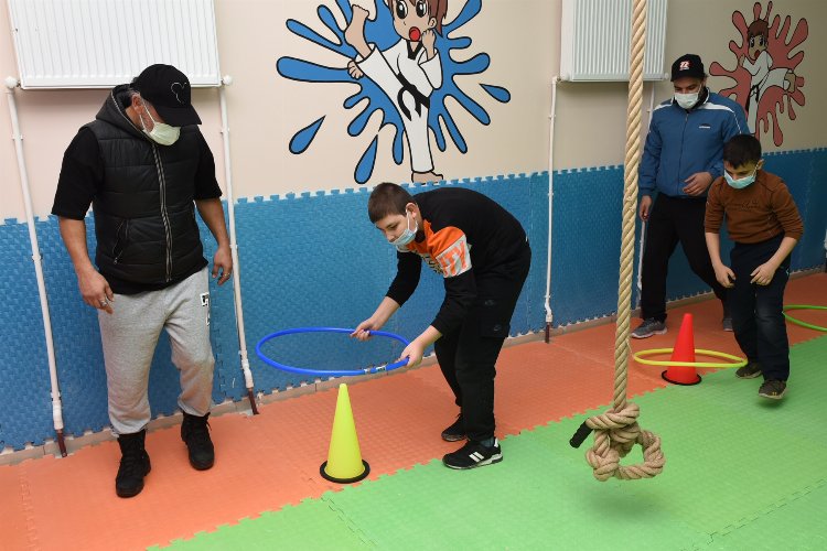 Bursa’da 57 okulda mini spor salonları oluşturuldu