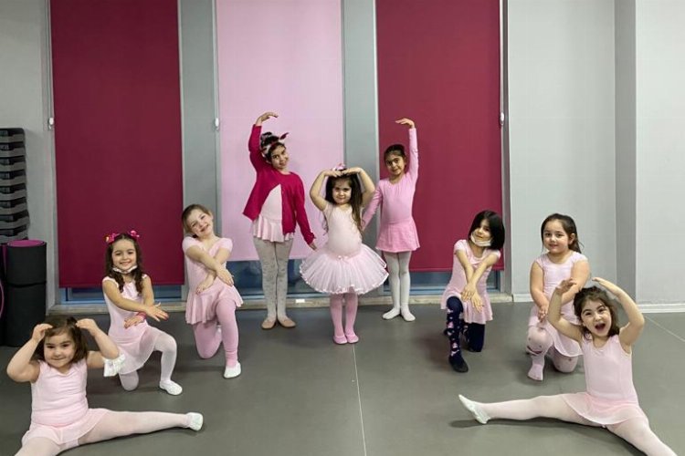 Kocaeli İzmit Sanat Akademisi minik balerinler yetiştiriyor