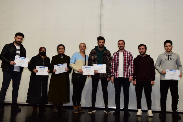 Bursa Yıldırım Belediyesi ‘Dijital Pazarlama Akademisi’ mezunlarını verdi