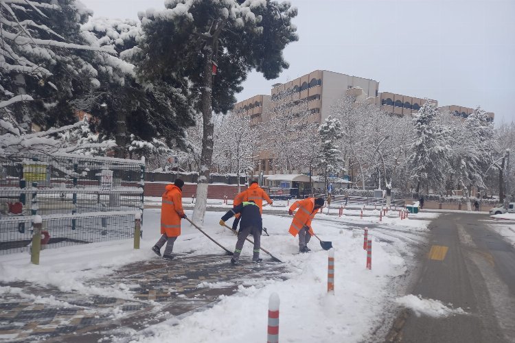 Malatya Büyükşehir Belediyesi’nden kar mesaisi